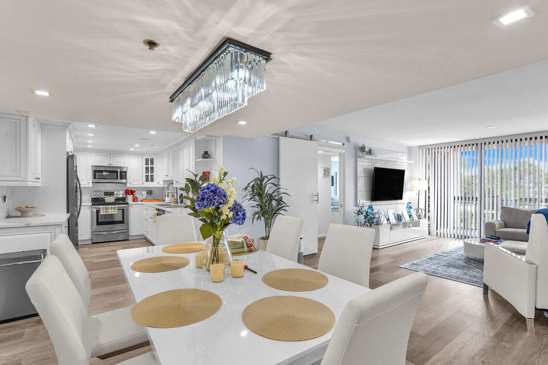 For Sale: $599,900 (2 beds, 2 baths, 1305 Square Feet)