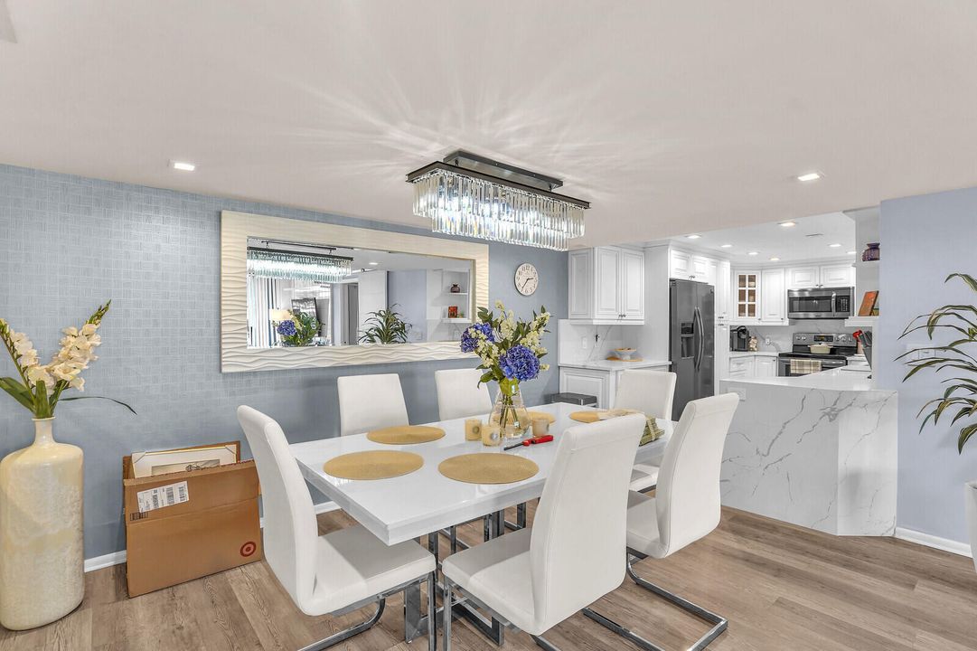 For Sale: $599,900 (2 beds, 2 baths, 1305 Square Feet)