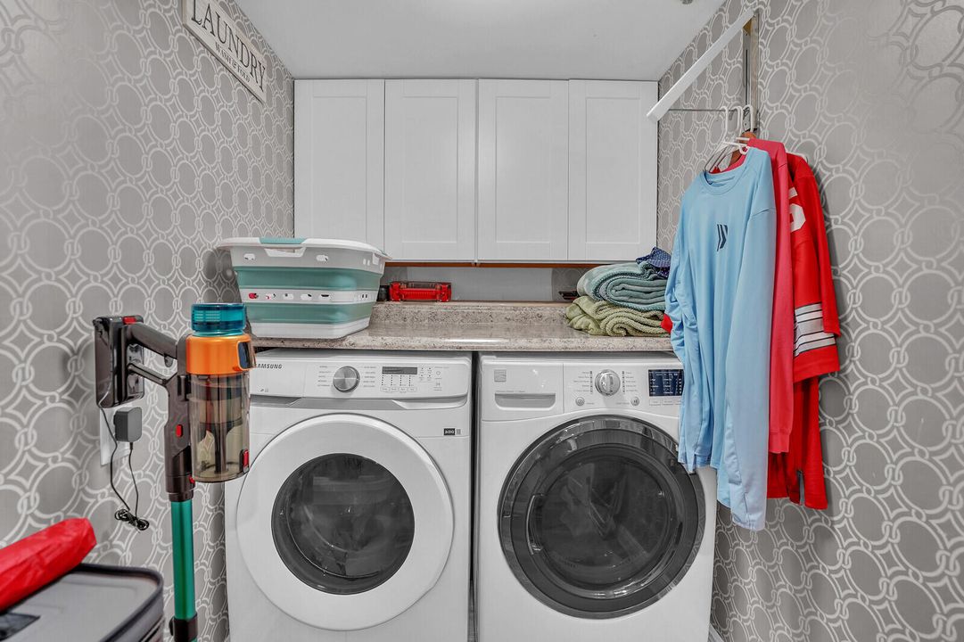 For Sale: $599,900 (2 beds, 2 baths, 1305 Square Feet)