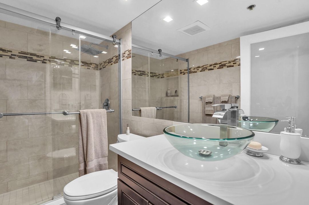 For Sale: $599,900 (2 beds, 2 baths, 1305 Square Feet)