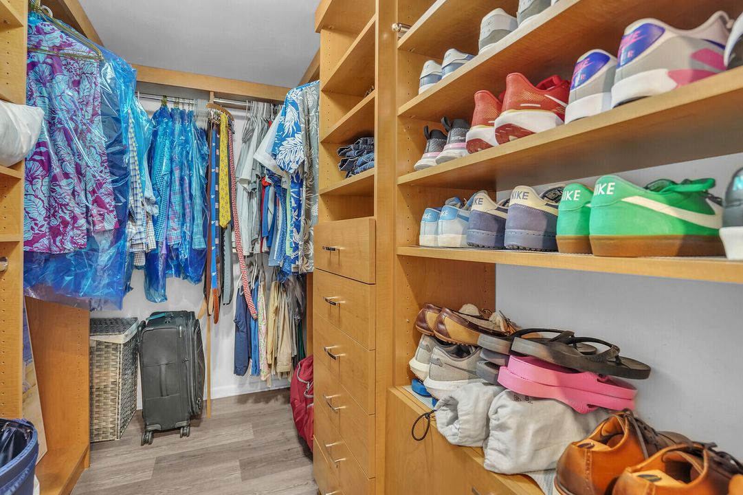 For Sale: $599,900 (2 beds, 2 baths, 1305 Square Feet)