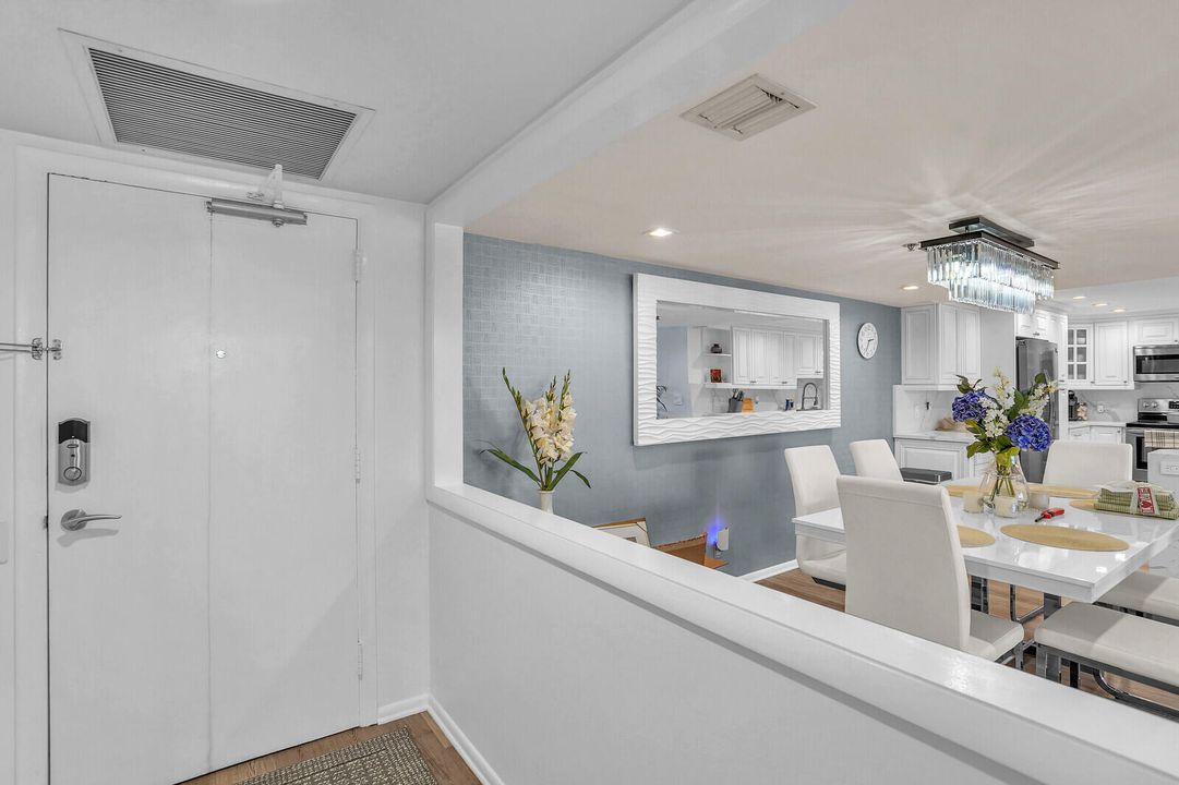 For Sale: $599,900 (2 beds, 2 baths, 1305 Square Feet)