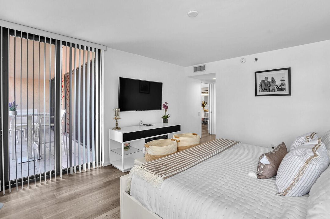 For Sale: $599,900 (2 beds, 2 baths, 1305 Square Feet)