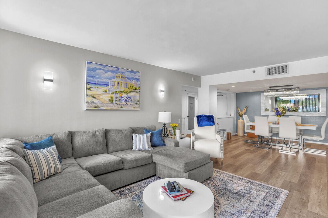 For Sale: $599,900 (2 beds, 2 baths, 1305 Square Feet)