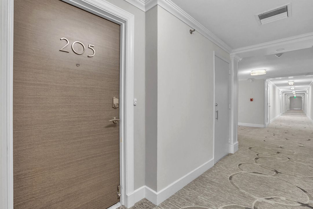 For Sale: $599,900 (2 beds, 2 baths, 1305 Square Feet)