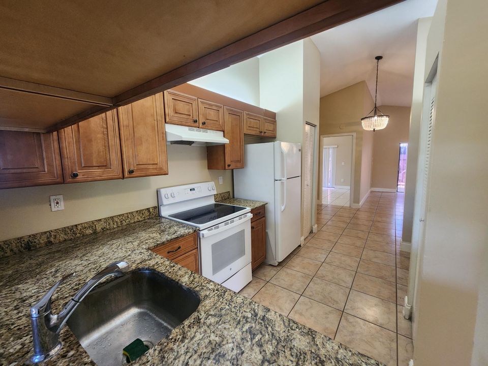 For Rent: $3,100 (4 beds, 2 baths, 1638 Square Feet)