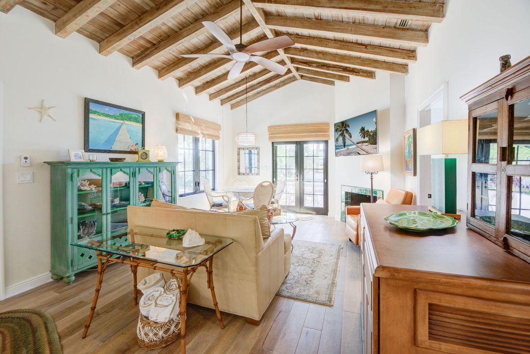 Под контрактом: $7,000 (2 спален, 2 ванн, 1000 Квадратных фут)