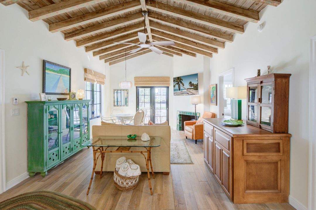 Под контрактом: $7,000 (2 спален, 2 ванн, 1000 Квадратных фут)