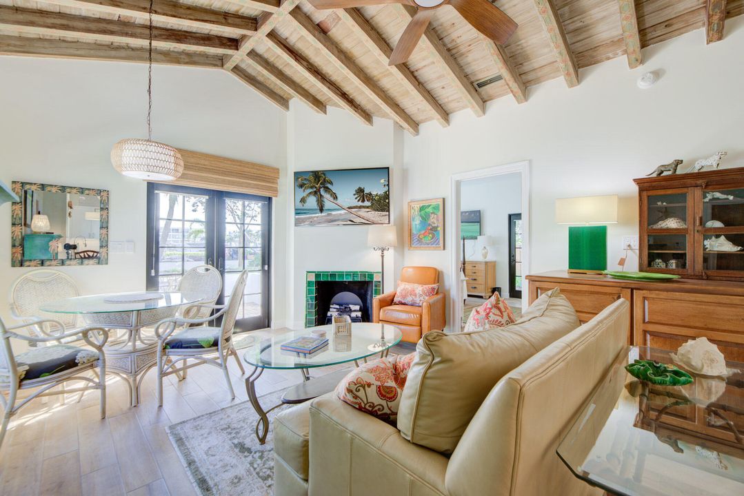 Под контрактом: $7,000 (2 спален, 2 ванн, 1000 Квадратных фут)