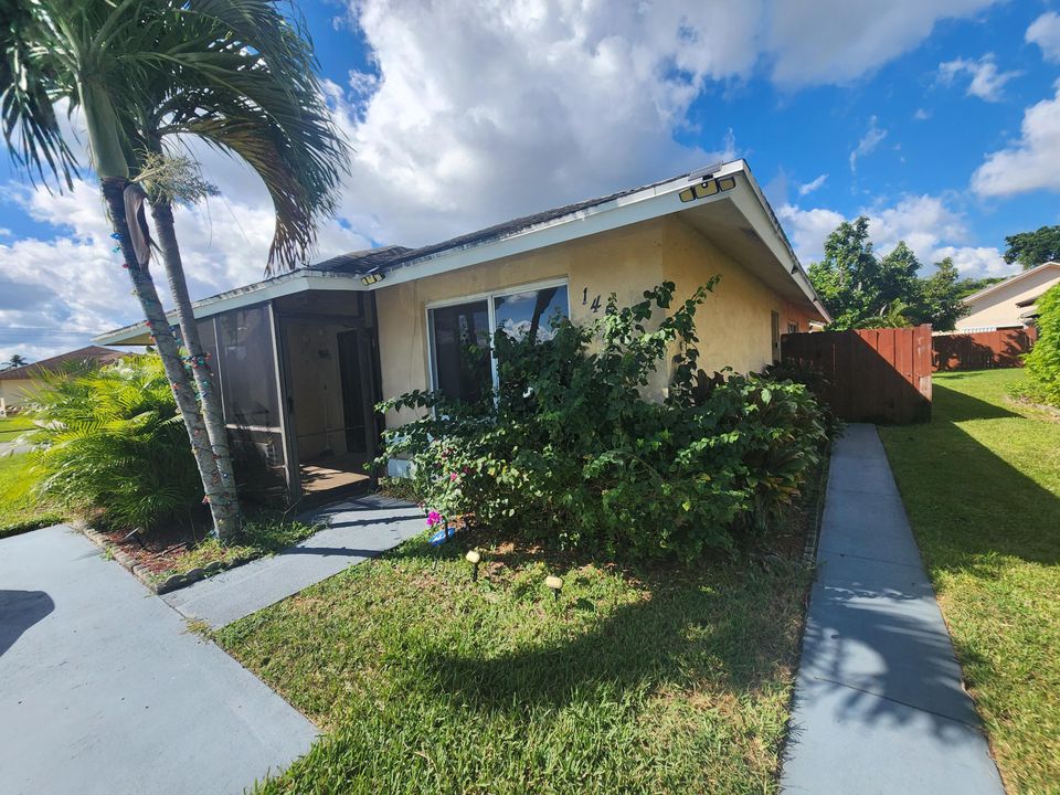 For Rent: $3,100 (4 beds, 2 baths, 1638 Square Feet)