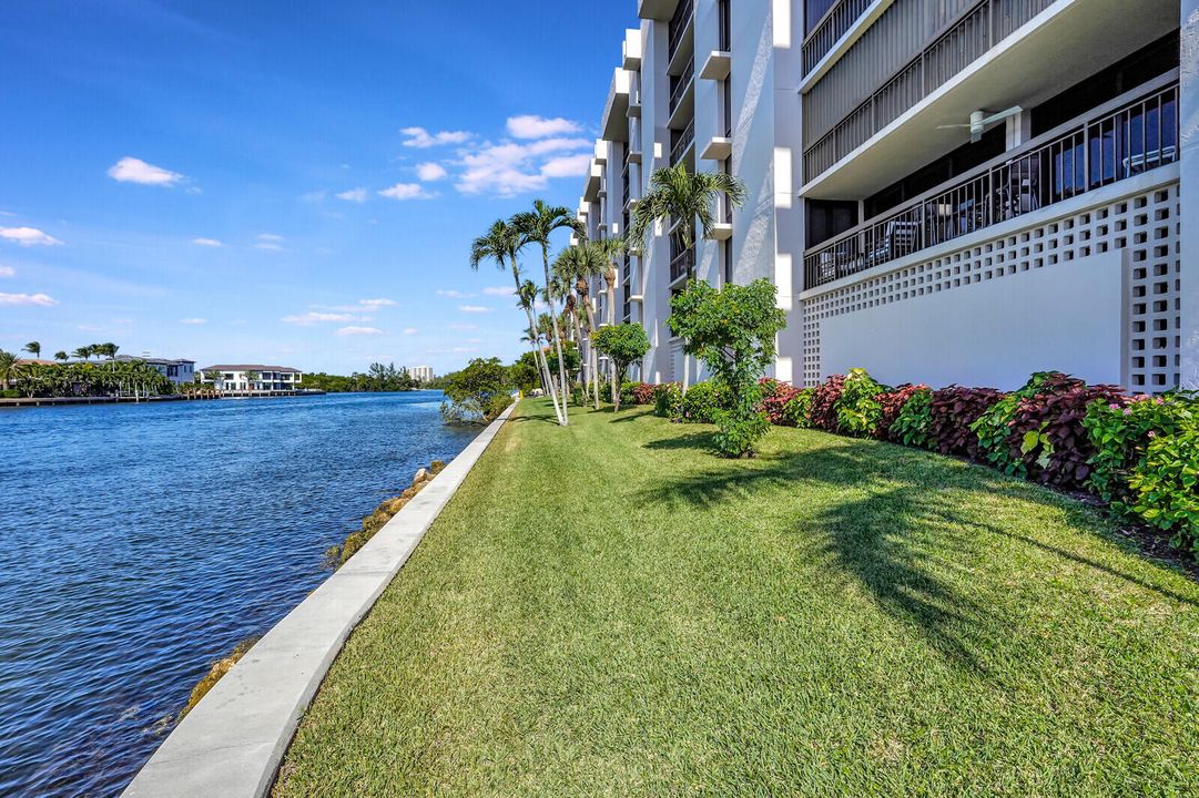 For Sale: $599,900 (2 beds, 2 baths, 1305 Square Feet)