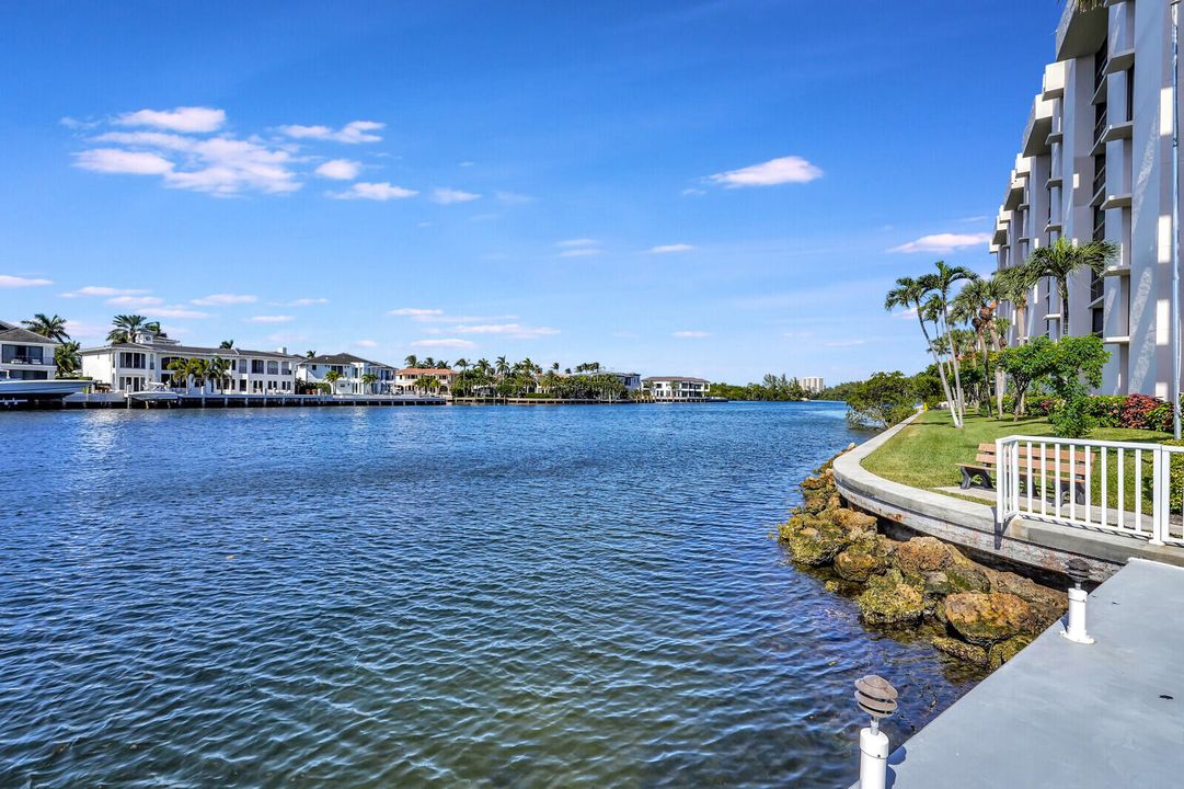 For Sale: $599,900 (2 beds, 2 baths, 1305 Square Feet)