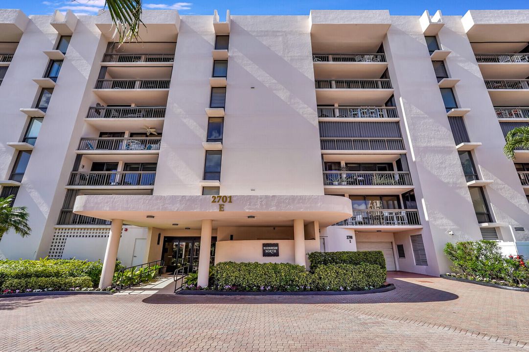 For Sale: $599,900 (2 beds, 2 baths, 1305 Square Feet)