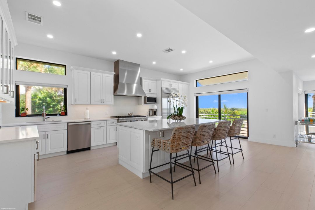 На продажу: $5,750,000 (3 спален, 3 ванн, 2226 Квадратных фут)