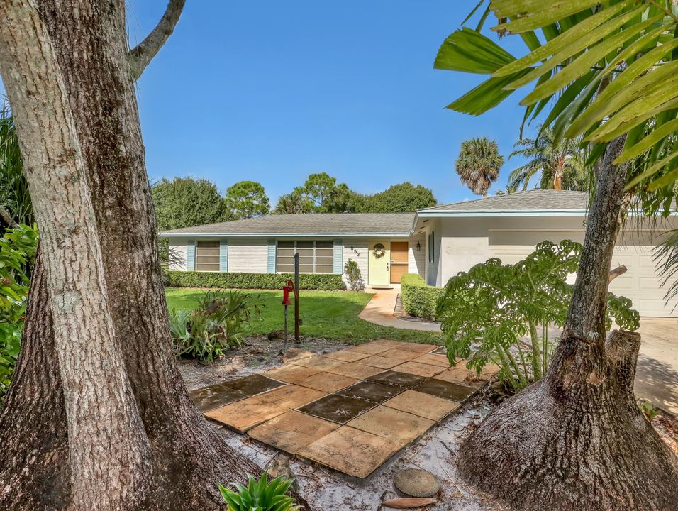 合同活跃: $639,000 (3 贝兹, 2 浴室, 1792 平方英尺)