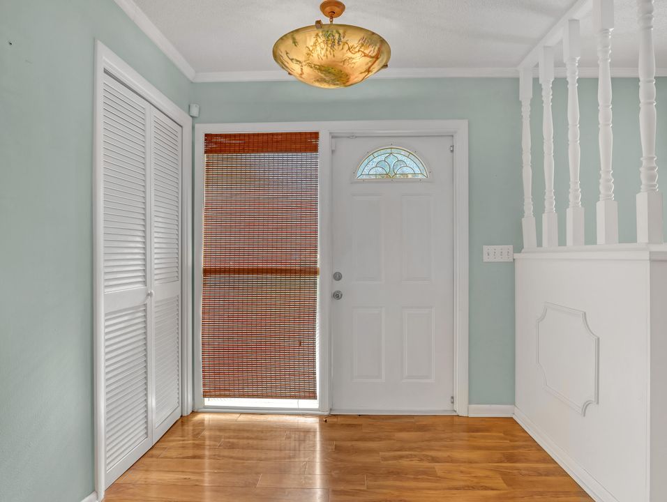 合同活跃: $639,000 (3 贝兹, 2 浴室, 1792 平方英尺)