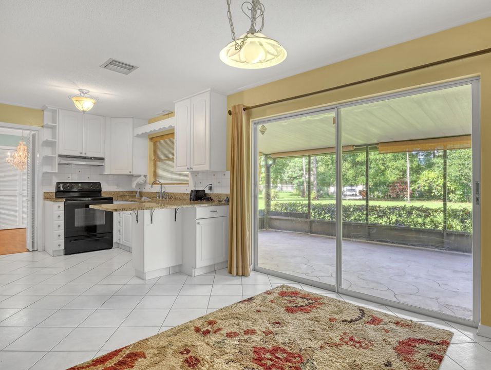 合同活跃: $639,000 (3 贝兹, 2 浴室, 1792 平方英尺)