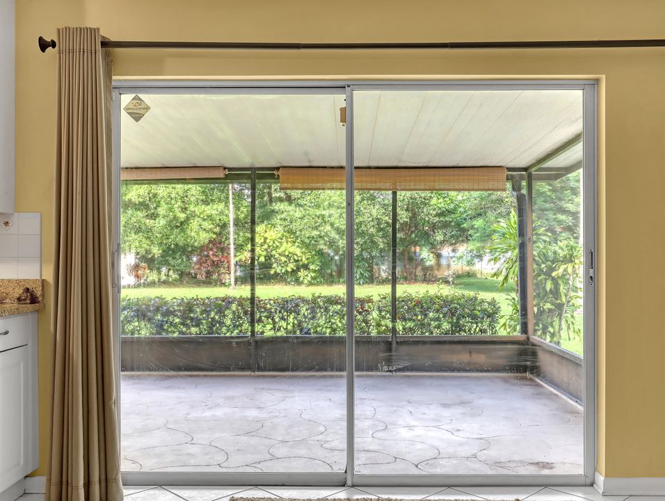 合同活跃: $639,000 (3 贝兹, 2 浴室, 1792 平方英尺)