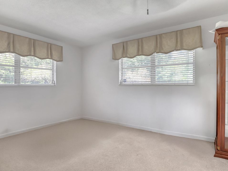 合同活跃: $639,000 (3 贝兹, 2 浴室, 1792 平方英尺)