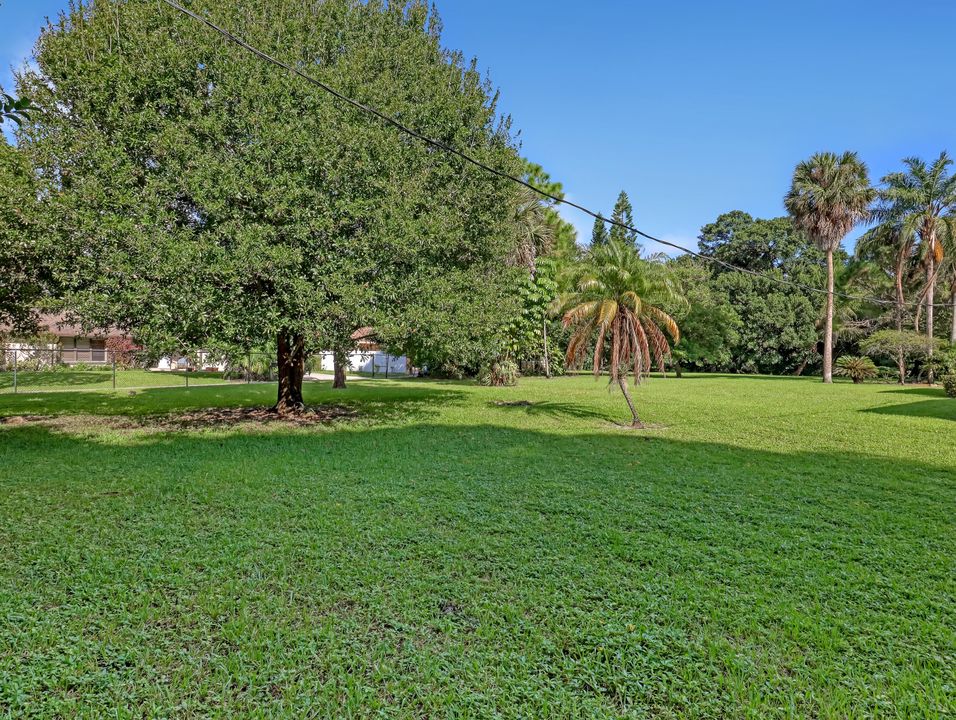 合同活跃: $639,000 (3 贝兹, 2 浴室, 1792 平方英尺)