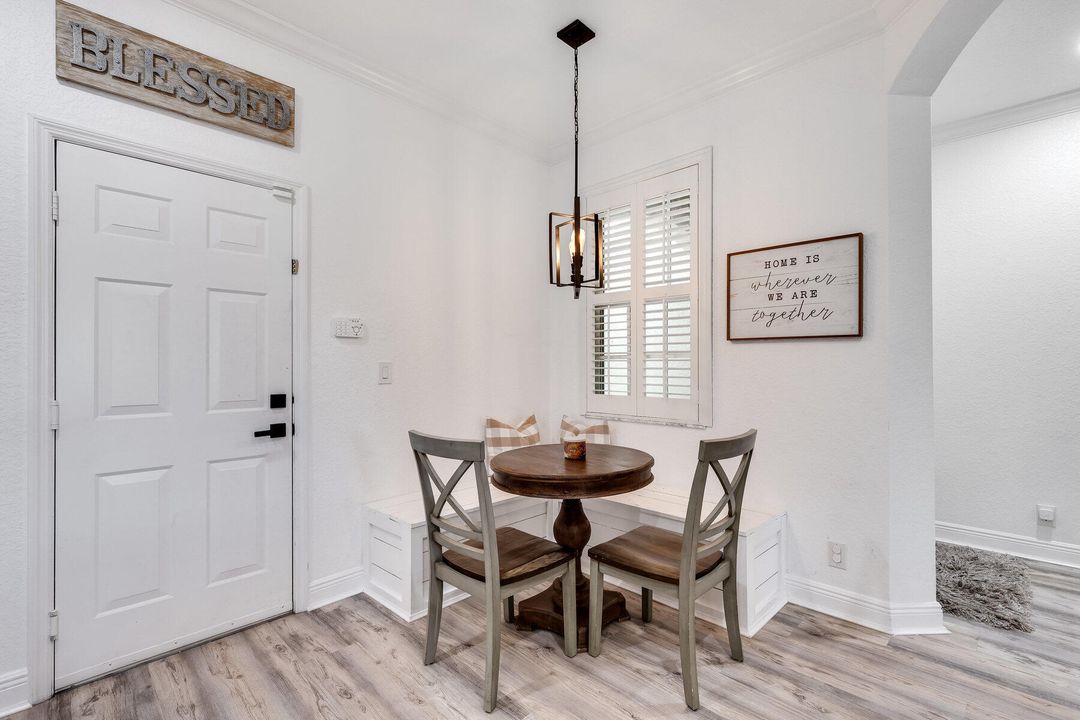 For Sale: $549,000 (3 beds, 2 baths, 1726 Square Feet)