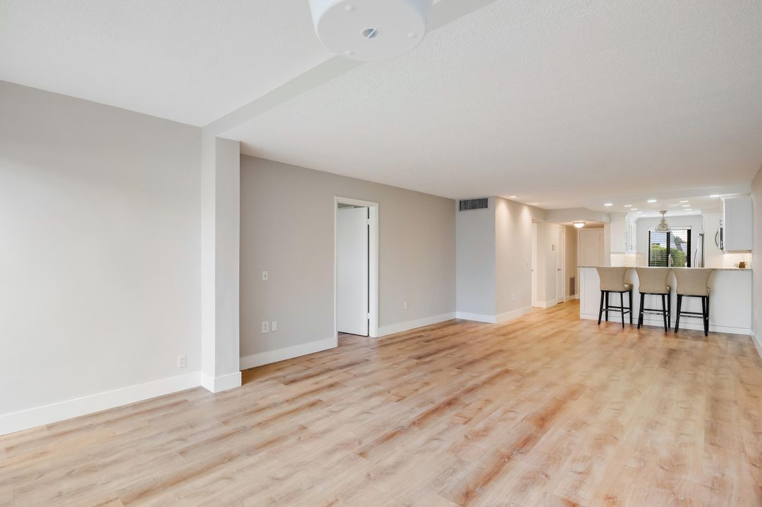 For Rent: $2,300 (2 beds, 2 baths, 978 Square Feet)