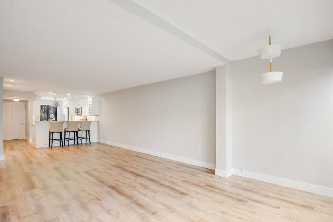 For Rent: $2,300 (2 beds, 2 baths, 978 Square Feet)