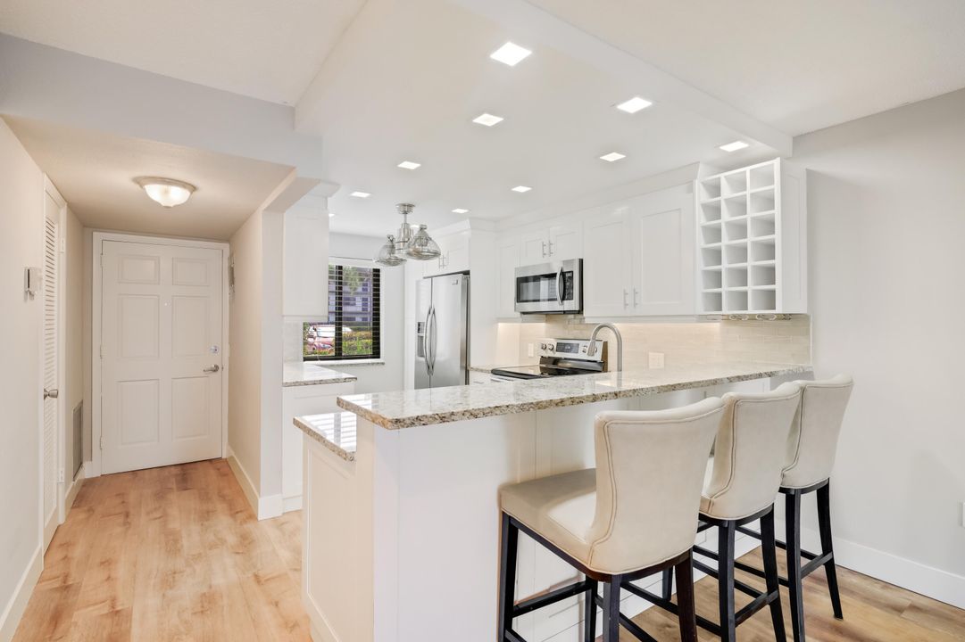 For Rent: $2,300 (2 beds, 2 baths, 978 Square Feet)