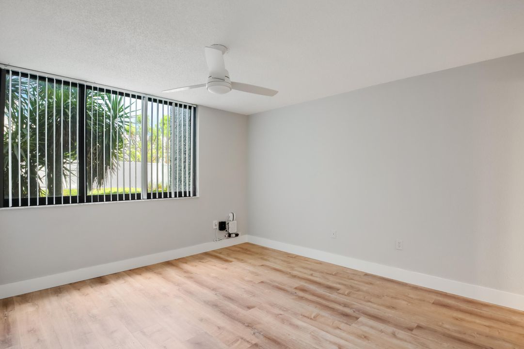 For Rent: $2,300 (2 beds, 2 baths, 978 Square Feet)