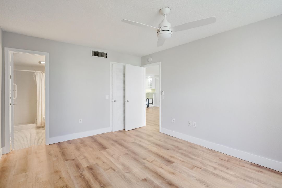 For Rent: $2,300 (2 beds, 2 baths, 978 Square Feet)