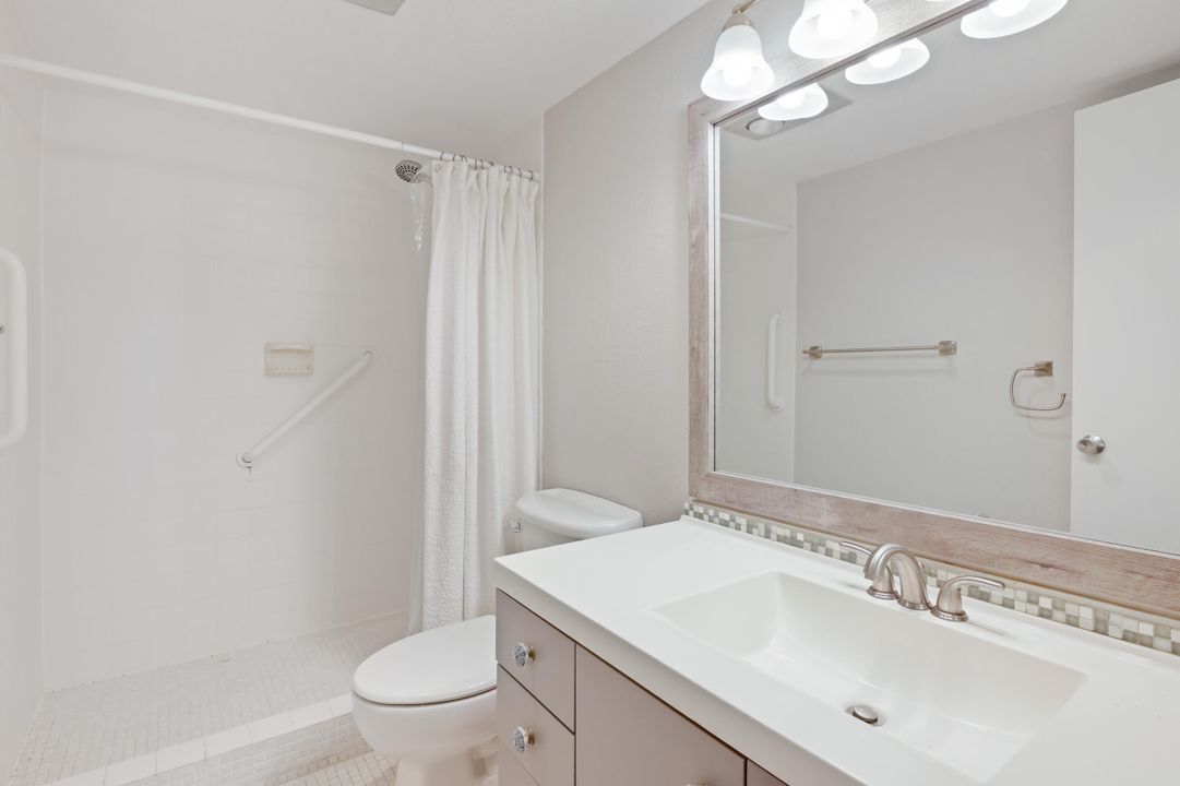 For Rent: $2,300 (2 beds, 2 baths, 978 Square Feet)