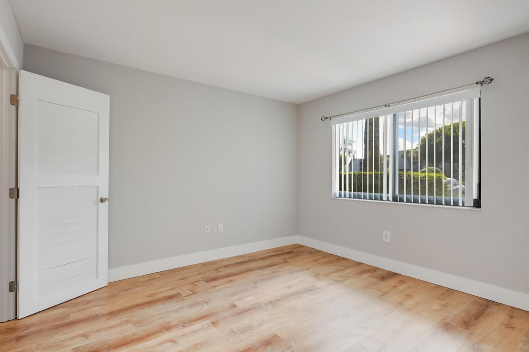 For Rent: $2,300 (2 beds, 2 baths, 978 Square Feet)