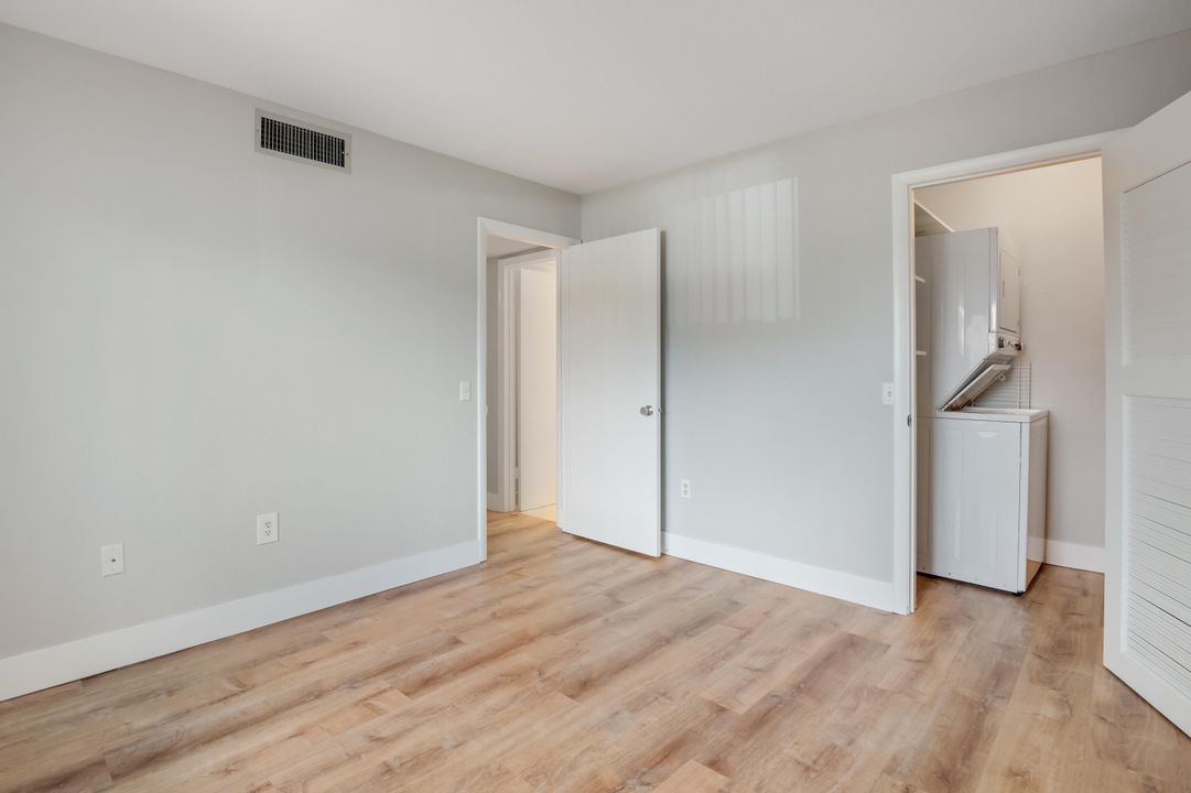 For Rent: $2,300 (2 beds, 2 baths, 978 Square Feet)