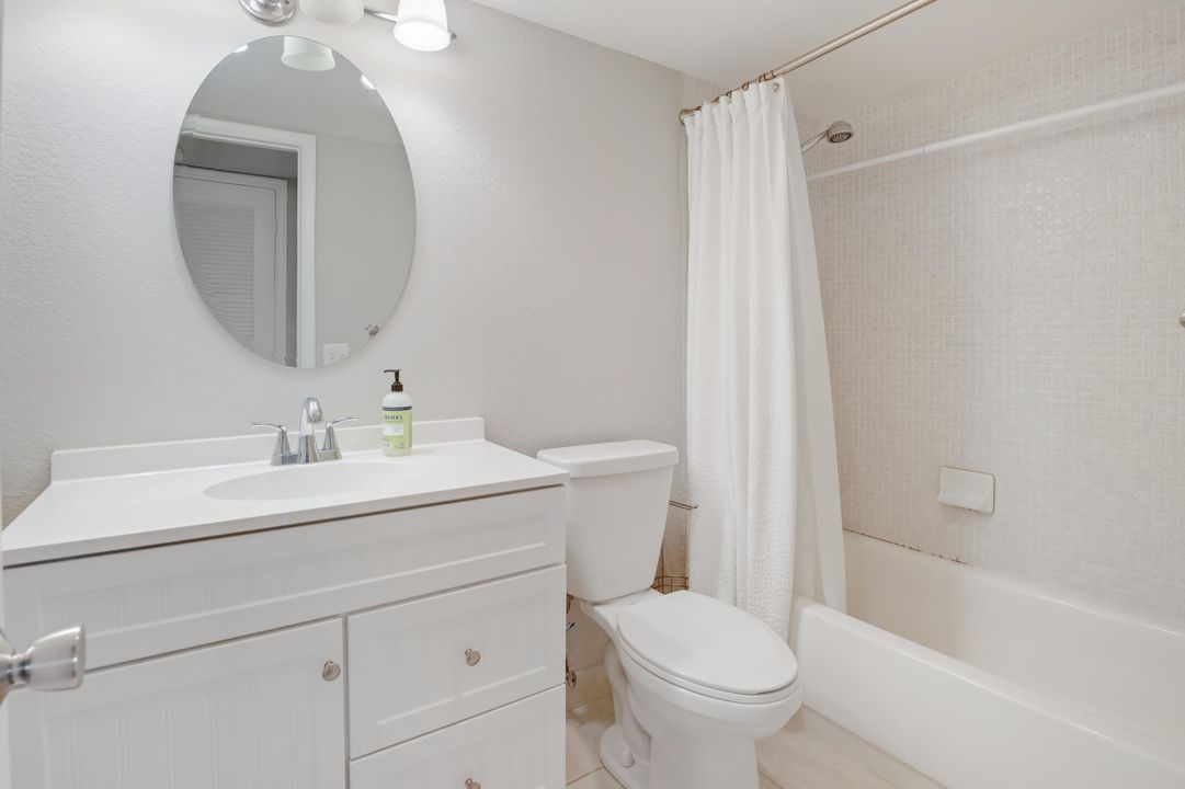 For Rent: $2,300 (2 beds, 2 baths, 978 Square Feet)