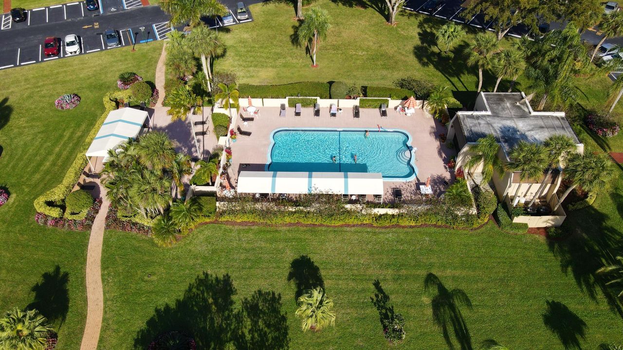 For Rent: $2,300 (2 beds, 2 baths, 978 Square Feet)