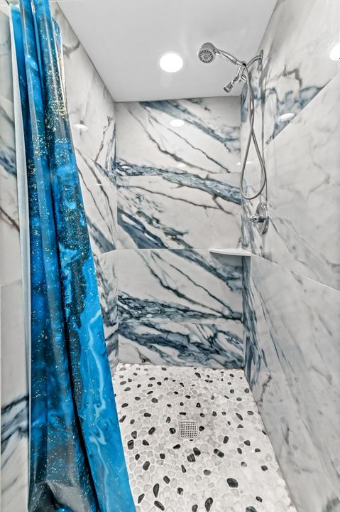 Под контрактом: $80,000 (2 спален, 2 ванн, 880 Квадратных фут)