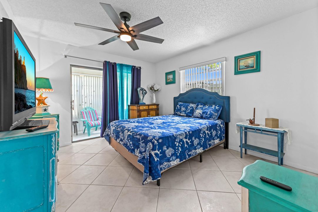 Под контрактом: $80,000 (2 спален, 2 ванн, 880 Квадратных фут)