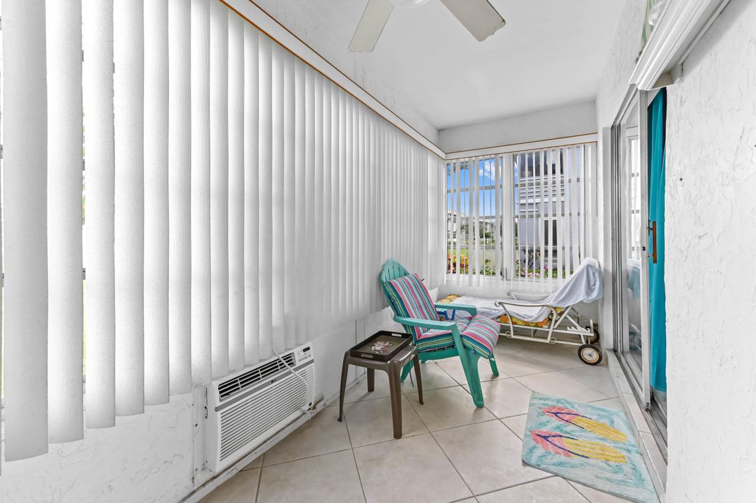 Под контрактом: $80,000 (2 спален, 2 ванн, 880 Квадратных фут)