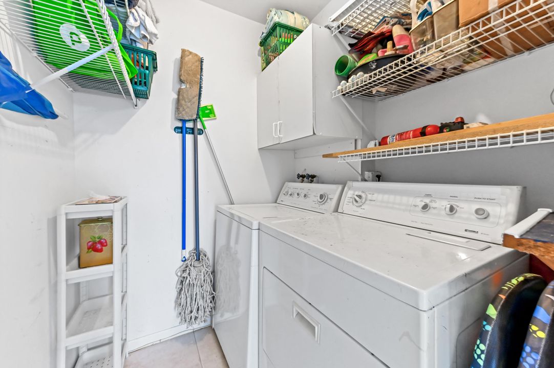 Под контрактом: $80,000 (2 спален, 2 ванн, 880 Квадратных фут)