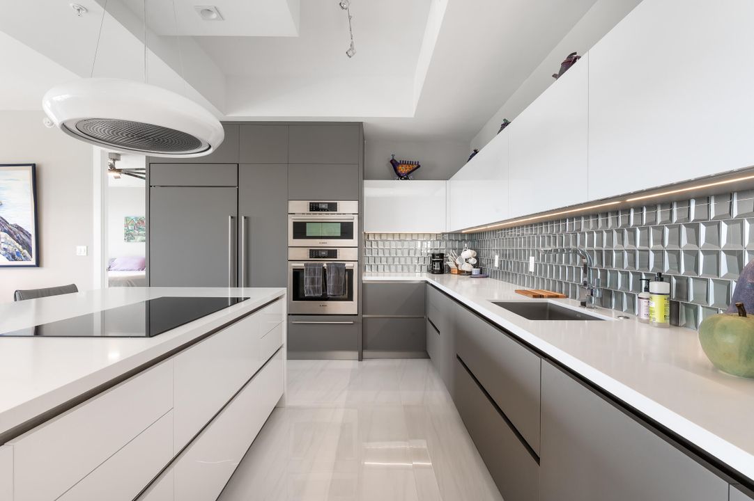 For Sale: $2,200,000 (3 beds, 2 baths, 1919 Square Feet)