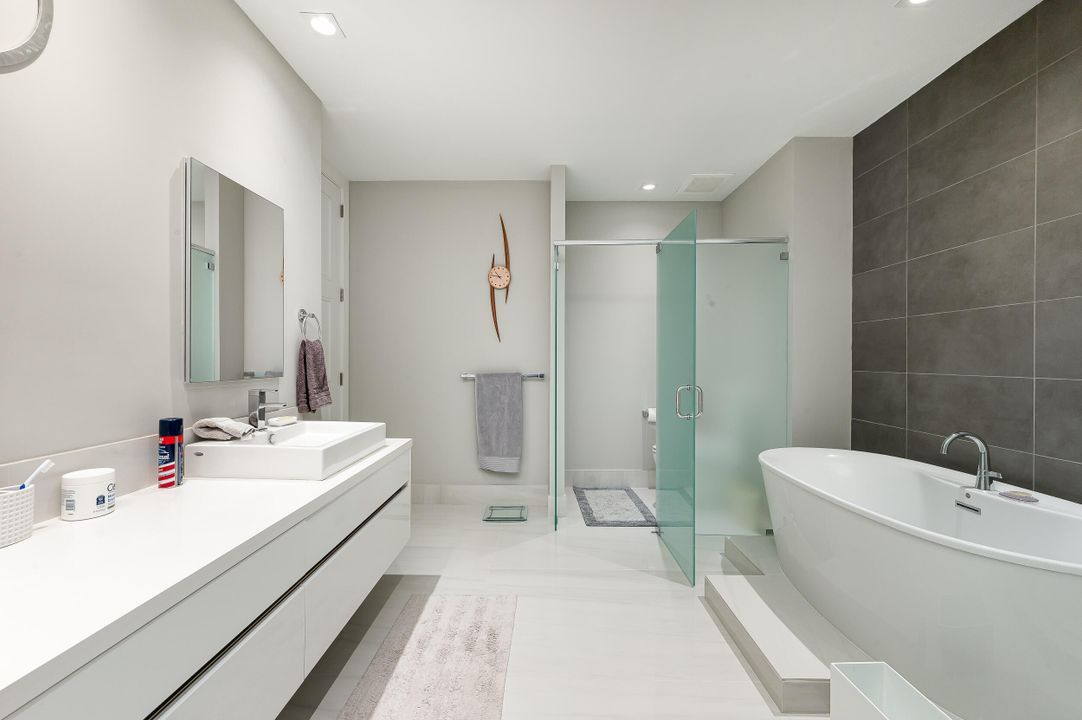 For Sale: $2,200,000 (3 beds, 2 baths, 1919 Square Feet)