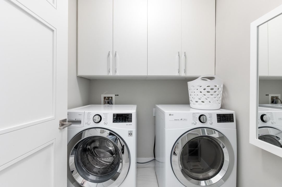 For Sale: $2,200,000 (3 beds, 2 baths, 1919 Square Feet)