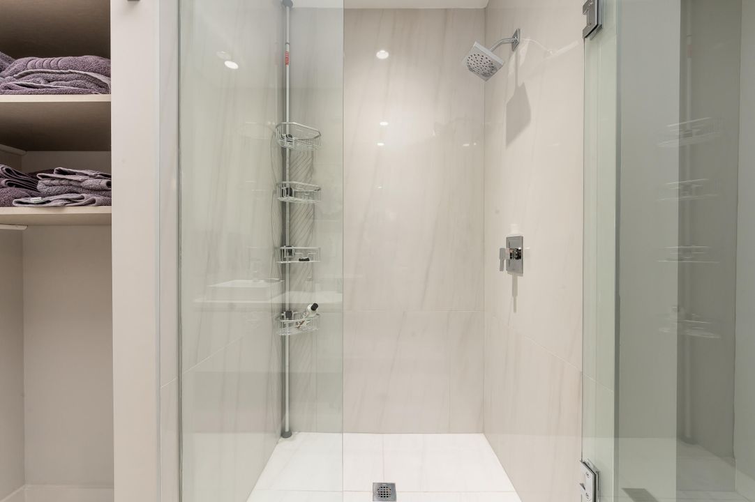 For Sale: $2,200,000 (3 beds, 2 baths, 1919 Square Feet)