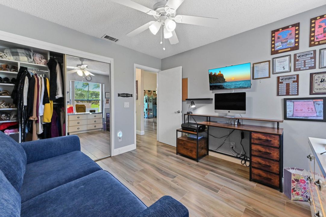 For Sale: $335,000 (2 beds, 2 baths, 1062 Square Feet)