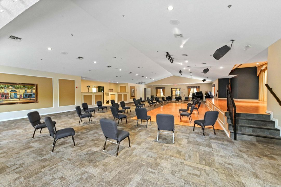 For Sale: $335,000 (2 beds, 2 baths, 1062 Square Feet)