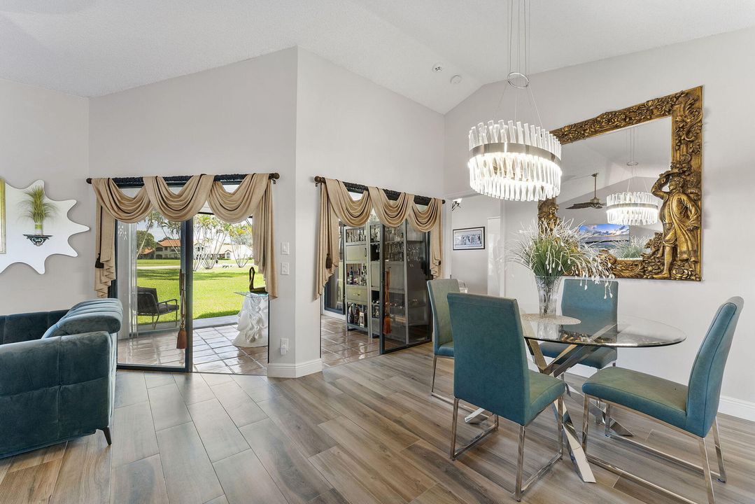 For Sale: $335,000 (2 beds, 2 baths, 1062 Square Feet)