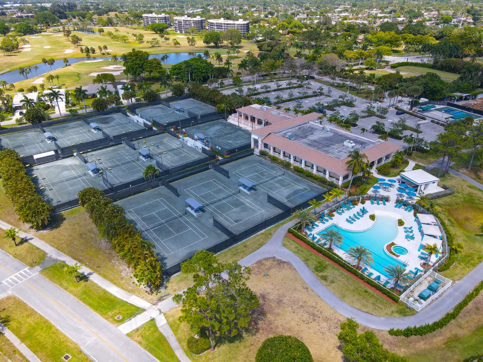 待售: $163,000 (2 贝兹, 2 浴室, 1265 平方英尺)