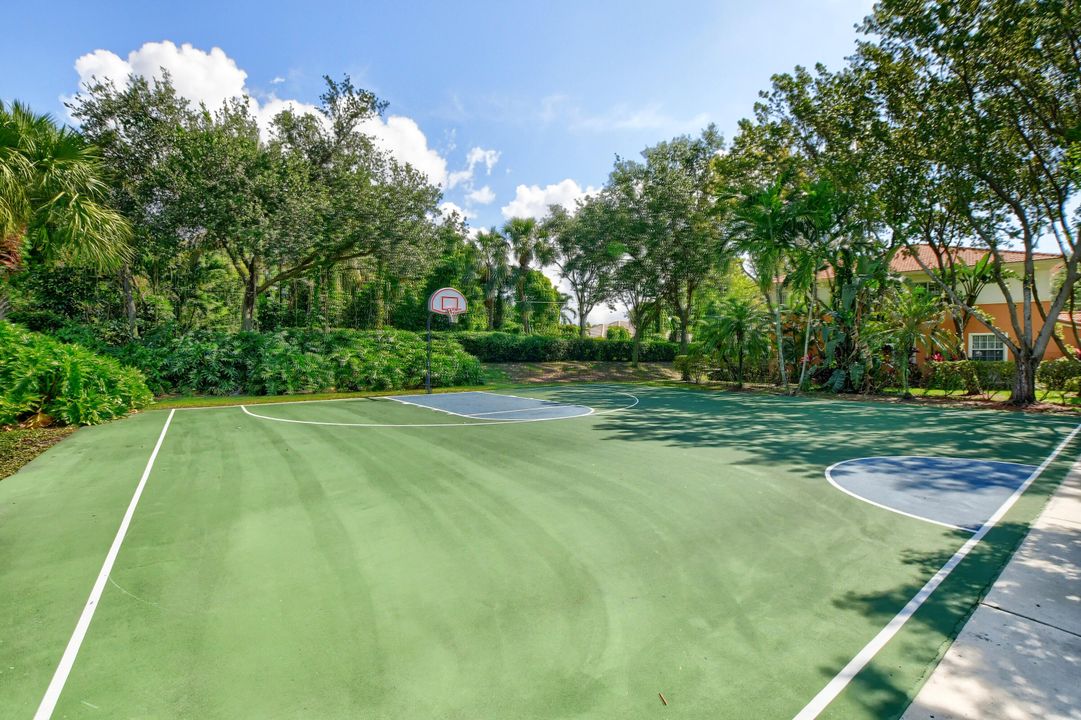 For Sale: $407,000 (3 beds, 3 baths, 1399 Square Feet)