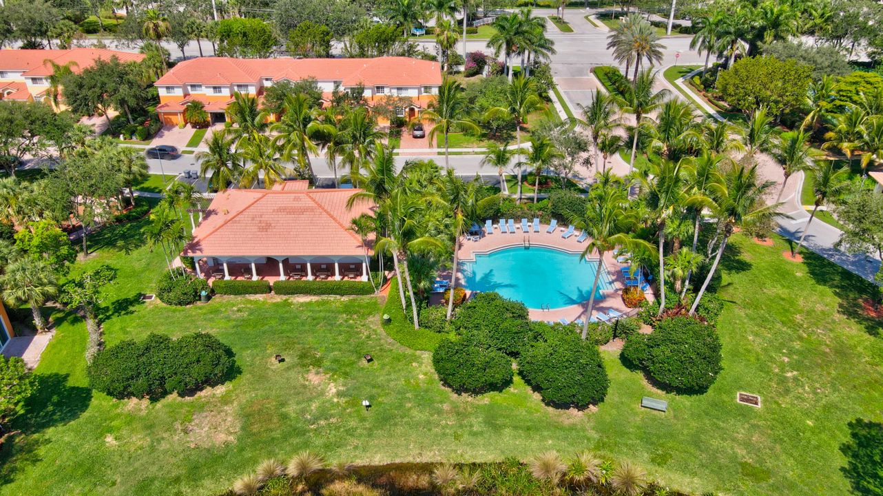 For Sale: $407,000 (3 beds, 3 baths, 1399 Square Feet)