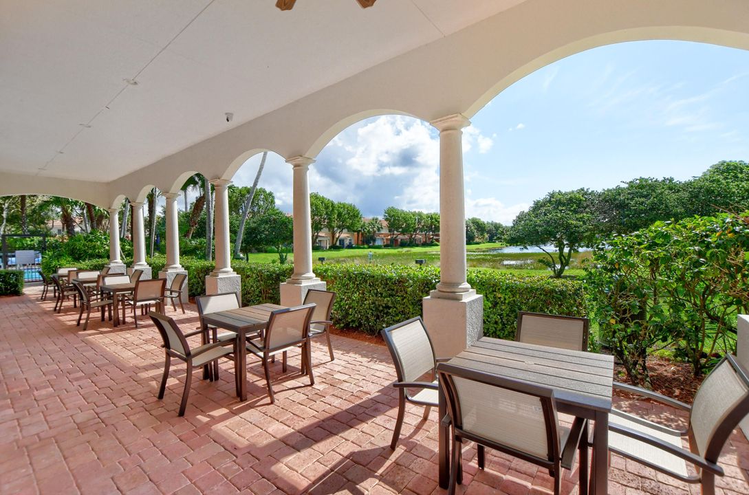 For Sale: $407,000 (3 beds, 3 baths, 1399 Square Feet)